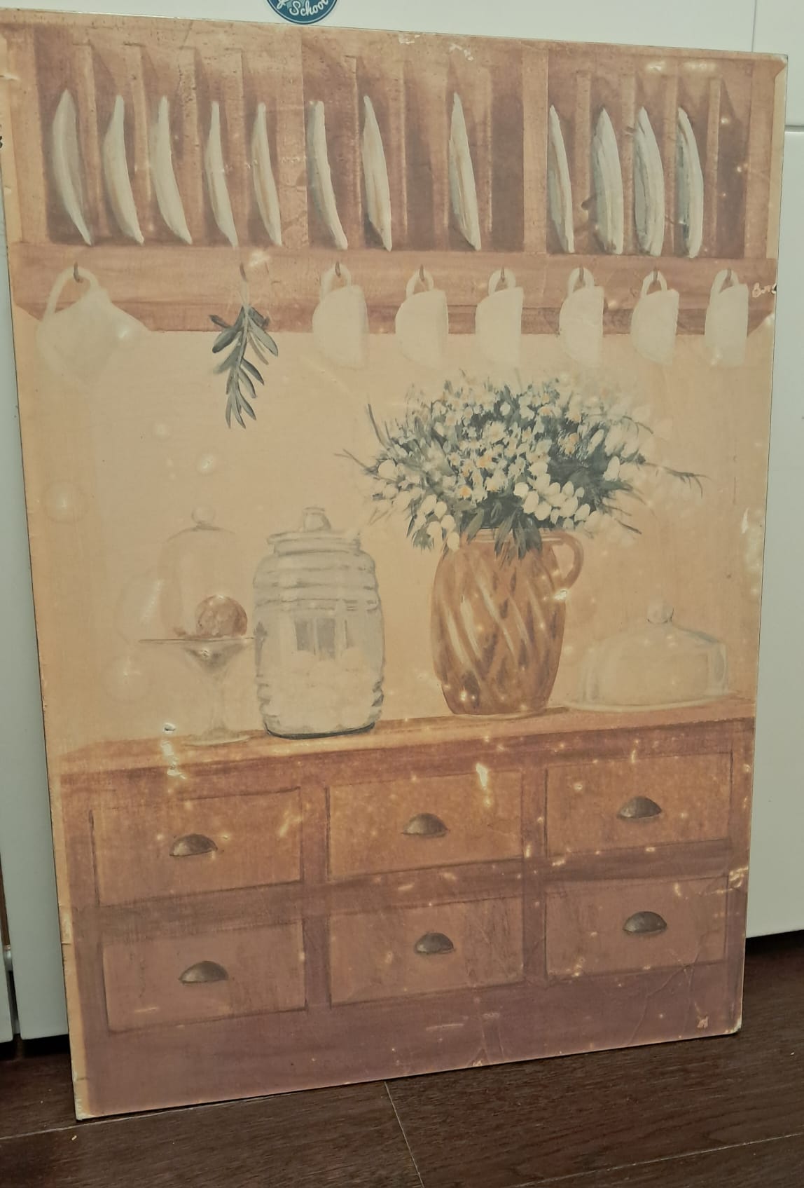 Panel decorativo — aparador campestre con cloches y flores